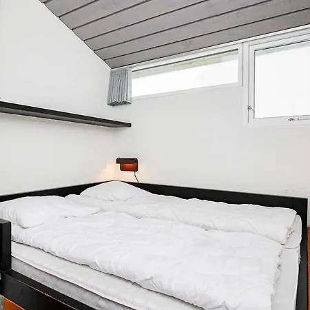 6 Person In Apartment