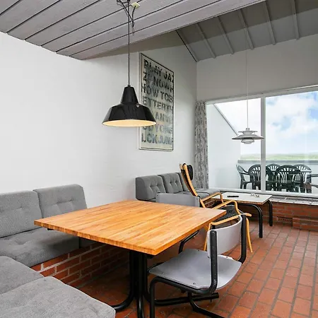 Apartment 6 Person In