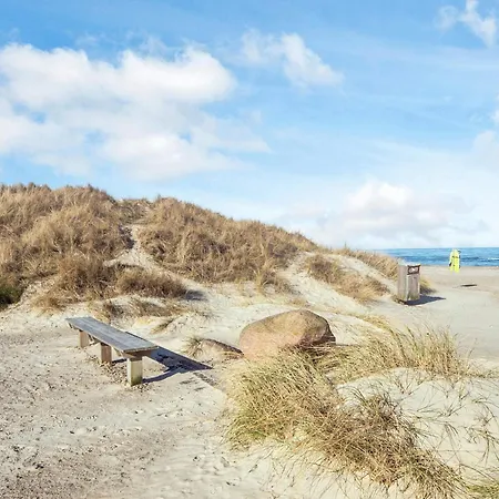 6 Person In Apartment *